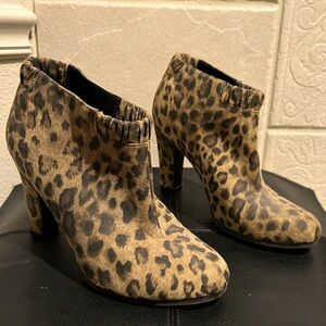 Ladies Sam and Libby cheetah animal print heeled ankle booties shoes sz 7